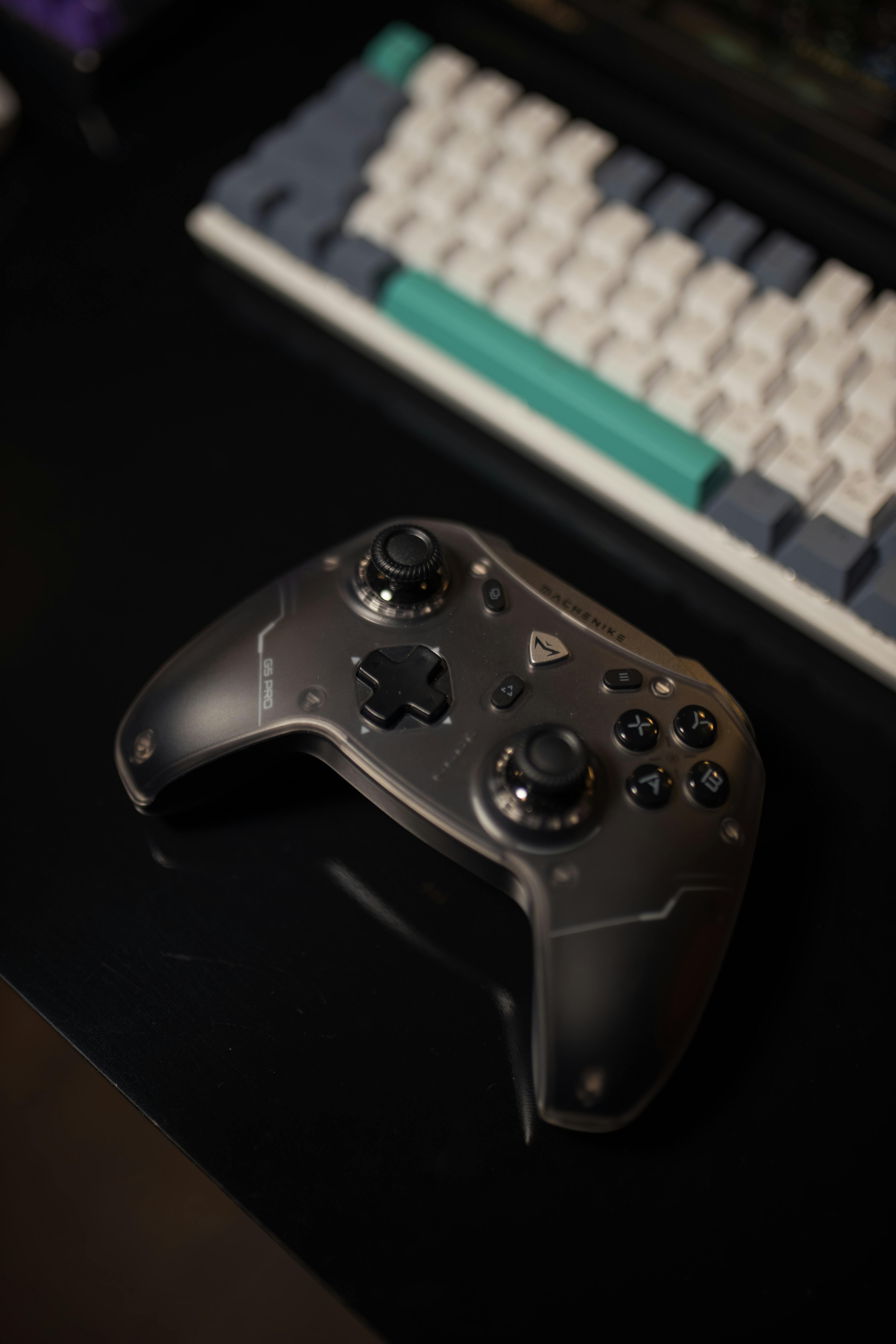 Controle em mesa escura